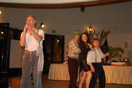 WUNDERLAND Incentives - DINNER SHOW Schwatz deutsch oder schiss Buchstbe