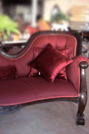 WUNDERLAND Rotes Salonsofa